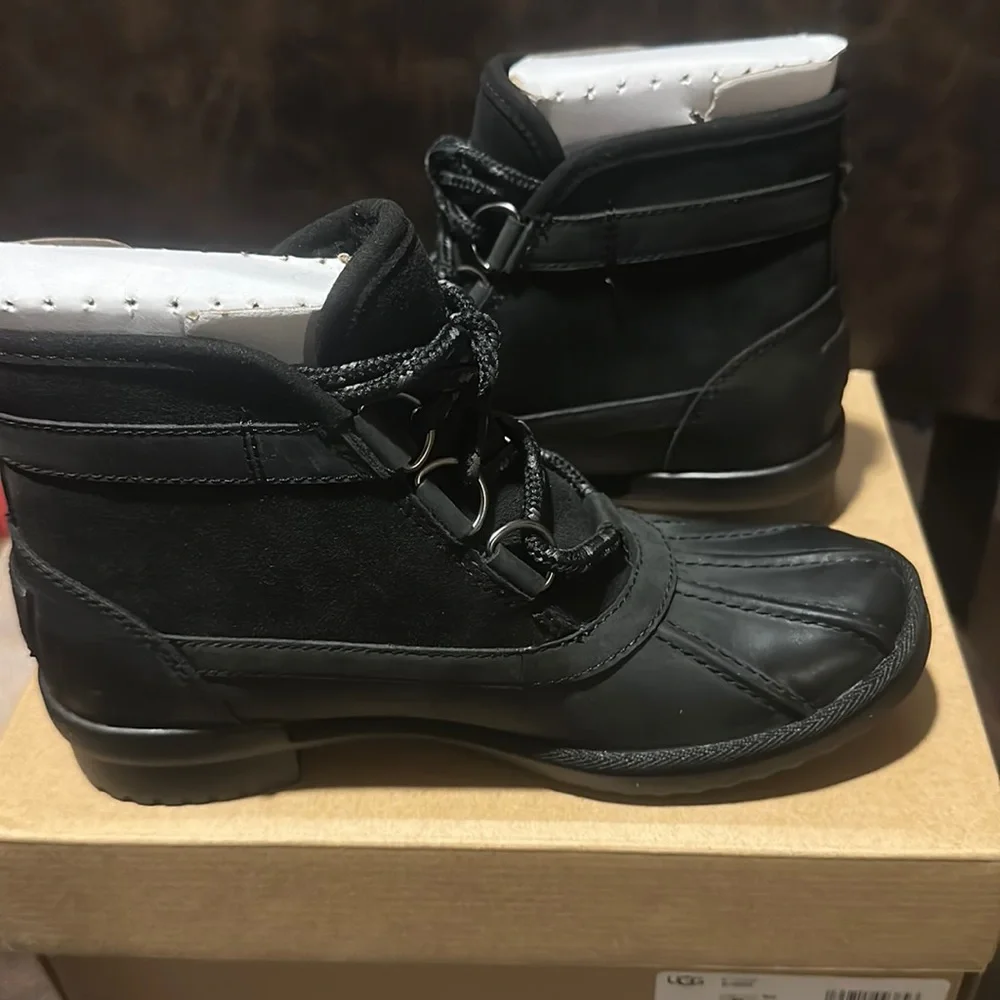 UGG Greda Waterproof Duck Boot: BLACK: NIB: SZ 5